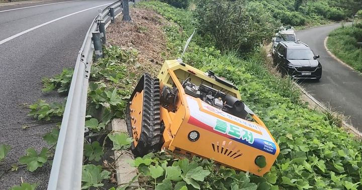 [창원=뉴시스]도공 부경, 고속도로 유지관리에 첨단 무인화 작업 추진.(사진=도공 부경본부 제공) 2025.09.23.photo@newsis.com *재판매 및 DB 금지