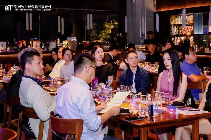 [세종=뉴시스] 한국농수산식품유통공사(aT)는 지난 22일 중국 상하이에서 '2025 K-Sool 품평상담회'를 열고 18만 달러(약 2억5083만원) 규모의 거래 상담과 6건의 현장 업무협약(MOU) 체결 성과를 거뒀다고 23일 밝혔다. (사진=aT 제공) 2025.09.23. photo@newsis.com *재판매 및 DB 금지