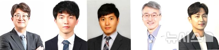 [포항=뉴시스] 최근 포스텍(포항공과대학교)·가톨릭대·성균관대 연구진이 빛과 초음파를 결합해 바늘로 찌르는 조직 검사 없이 갑상선암을 더 정확하게 판별하는 새로운 영상 시스템을 개발했다. 포스텍 김철홍(왼쪽부터) 교수·통합과정 안준호씨, 가톨릭대 서울성모병원 이재경 교수·임동준 교수, 성균관대 박별리 교수. (사진=포스텍 제공) 2025.09.23. photo@newsis.com