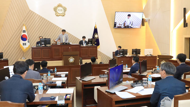 삼척시의회는 23일 시의회 본회의장에서 제266회 임시회를 마무리하고 있다.(사진=삼척시의회 제공) *재판매 및 DB 금지