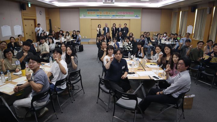 [대전=뉴시스]대전시는 23일 시청 3층 세미나실에서 '2025년 대전시민 원탁회의'를 열고 올바른 약물 사용 문화 확산을 위한 인식 제고 방안을 논의했다. 2025. 09. 23 photo@newsis.com *재판매 및 DB 금지