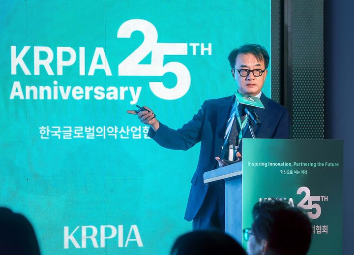 [서울=뉴시스] 방영주 서울대학교 의과대학 명예교수 기조연설. (사진=KRPIA 제공) *재판매 및 DB 금지
