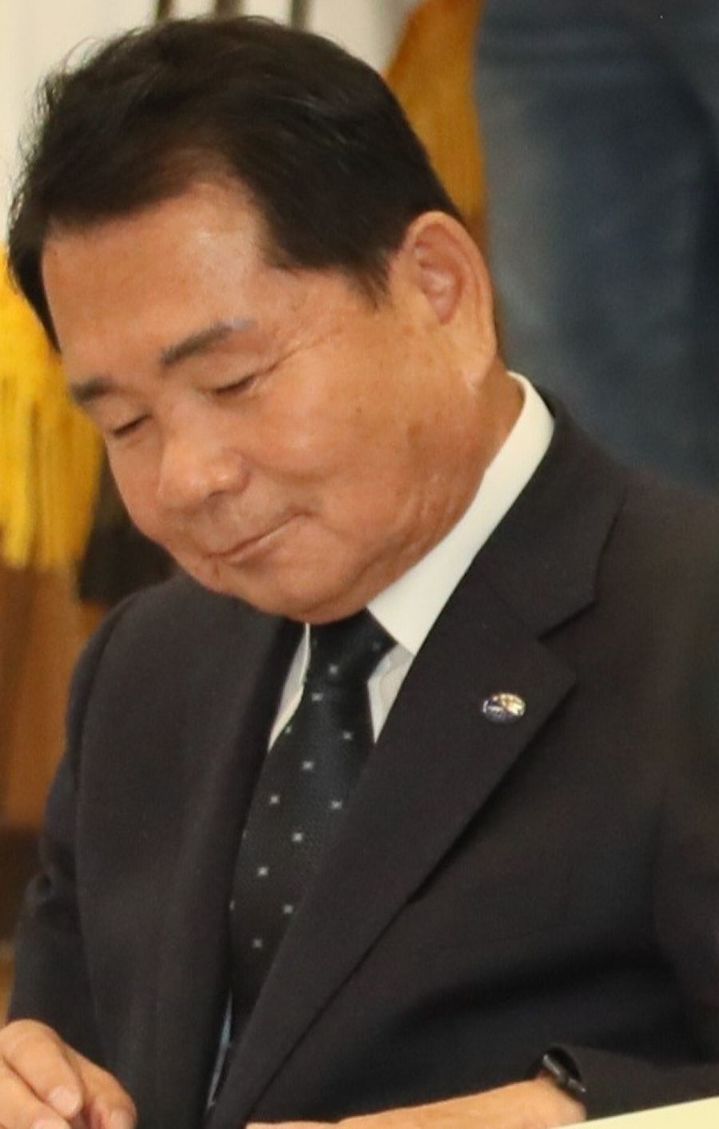 [춘천=뉴시스] 23일 춘천지법 형사2부(부장판사 김성래)는 신경호 교육감에게 징역 10월에 집행유예 2년을 선고하고, 573만5000원에 대한 추징명령을 내렸다. 이에 신경호 교육감은 신교육감은 1심 선고후 즉각 항소 입장을 밝혔다.&nbsp;&nbsp; *재판매 및 DB 금지