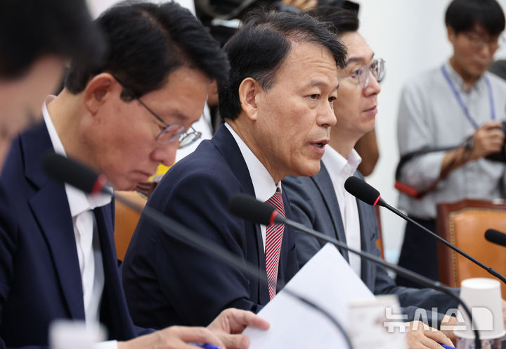 [서울=뉴시스] 김금보 기자 = 윤한홍 국민의힘 정무위원장이 지난 9월23일 오전 서울 여의도 국회에서 열린 '국민의힘 정무위원회, 롯데카드 개인정보 유출사태 피해자 보호 방안 및 재발방지 대책 간담회'에서 발언을 하고 있다. 2025.09.23. kgb@newsis.com