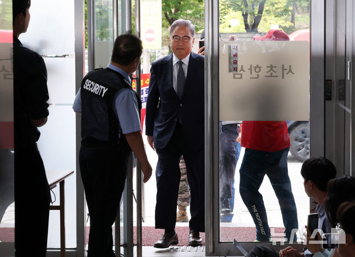 [서울=뉴시스] 배훈식 기자 = 박진 전 외교부 장관이 23일 오전 서울 서초구 순직해병 특별검사팀(특별검사 이명현)에 참고인 신분으로 출석하고 있다. 2025.09.23. dahora83@newsis.com