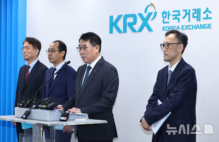 [서울=뉴시스] 최진석 기자 = 이승우 주가조작 근절 합동대응단 단장이 23일 서울 영등포구 한국거래소 서울사무소에서 열린 브리핑에서 발언하고 있다. 2025.09.23. myjs@newsis.com