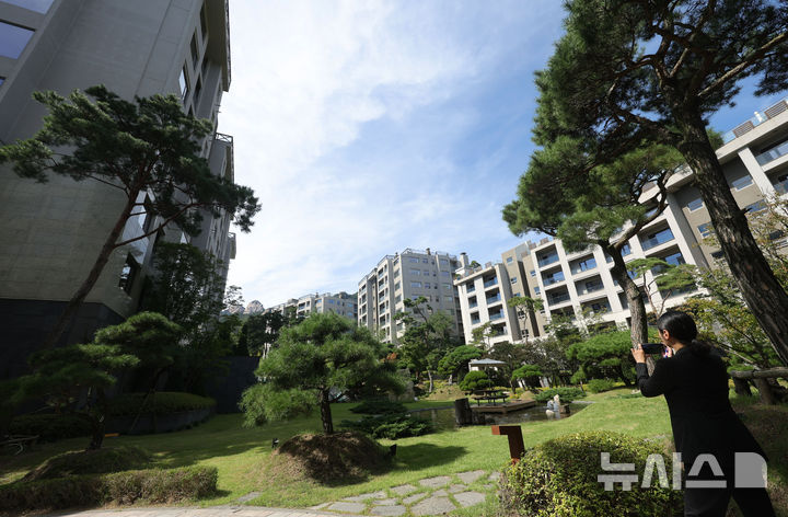 [서울=뉴시스] 홍효식 기자 = 23일 서울 강북구 한화호텔앤드리조트의 하이엔드 리조트 '안토'에서 취재진들이 미디어 투어를 하고 있다. 2025.09.23. yesphoto@newsis.com