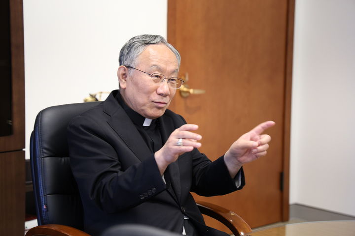 [서울=뉴시스] 지난 8일 서울 중구 천주교 서울대교구청에서 만난 천주교 서울대교구 총대리 구요비 주교 (사진=천주교 서울대교구 제공) 2025.09.24. photo@newsis.com *재판매 및 DB 금지