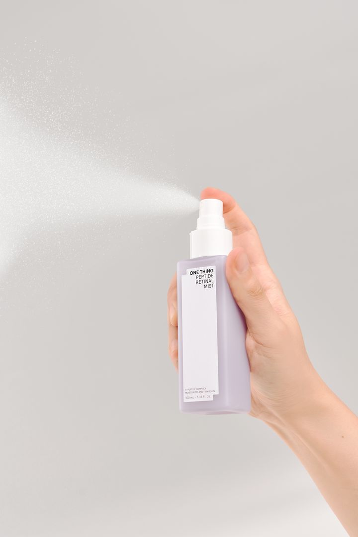 [서울=뉴시스] 애경산업은 스킨케어 브랜드 '원씽(ONE THING)'이 '펩타이드 레티날 미스트(PEPTIDE RETINAL MIST)'를 출시했다고 24일 밝혔다.(사진=애경산업 제공) *재판매 및 DB 금지
