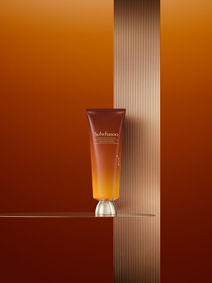 [서울=뉴시스] 아모레퍼시픽의 글로벌 럭셔리 뷰티 브랜드 설화수가 자음생 라인의 신제품 '자음생클렌징폼'을 출시했다고 24일 밝혔다. (사진=아모레퍼시픽 제공) *재판매 및 DB 금지