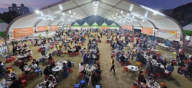 [합천=뉴시스] 지난해 황토한우축제 구이존 (사진=합천군 제공) 2025. 09. 24. photo@newsis.com *재판매 및 DB 금지