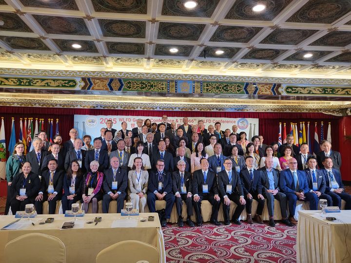 [서울=뉴시스] '2025 세계 및 아태자유민주연맹 연차총회'에 참석한 회원국 관계자들이 총회를 기념해 단체 사진을 촬영하고 있다. (사진=한국자유총연맹 제공) 2025.09.24. photo@newsis.com *재판매 및 DB 금지