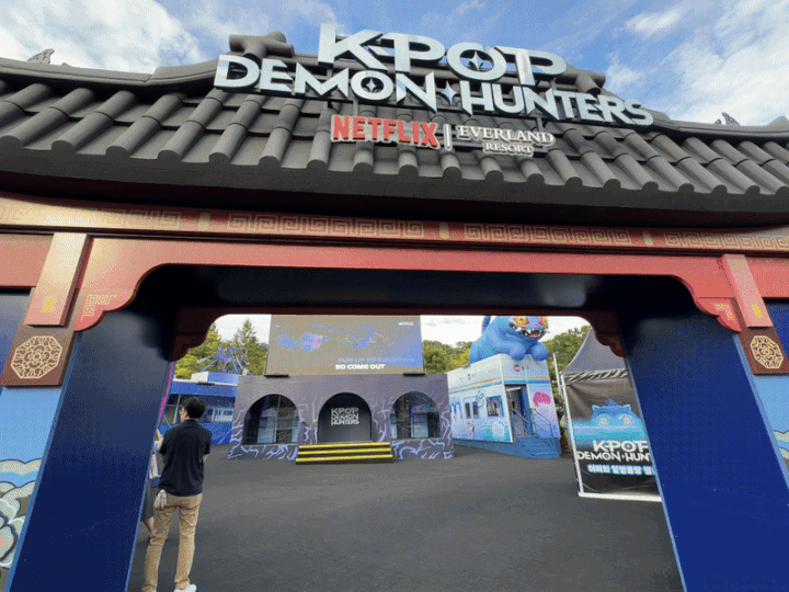 [용인=뉴시스] 전병훈 기자 = 지난 23일 찾은 경기 용인에 위치한 에버랜드에서 공개된 케이팝 데몬 헌터스 테마존의 모습 *재판매 및 DB 금지