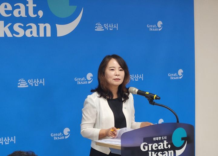 정례 브리핑하는 김영희 기획안전국장 (사진=익산시 제공) *재판매 및 DB 금지