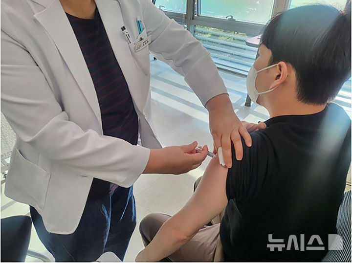 [성남=뉴시스] 성남시가 전 시민을 대상으로 독감백신 무료 접종을 시행한다(사진=성남시 제공) 2025.09.24.photo@newsis.com