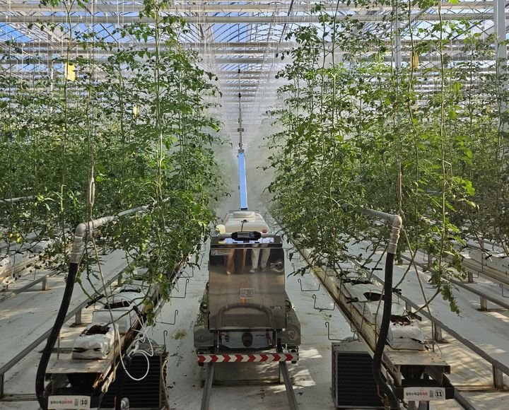 [익산=뉴시스] 23일 전북 익산 월화수목금토마토 농장에서 방제 로봇 시연 사진. (사진=임소현 기자) *재판매 및 DB 금지