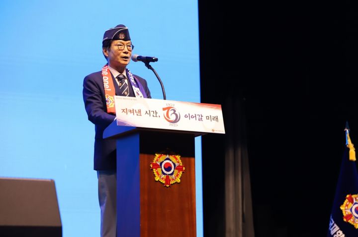 [서울=뉴시스] 신상태 향군 회장이 24일 서울 송파구 올림픽공원 올림픽홀에서 열린 제73주년 재향군인의 날 기념식에서 기념사를 하고 있다. (사진=향군 제공) 2025.09.24. photo@newsis.com *재판매 및 DB 금지