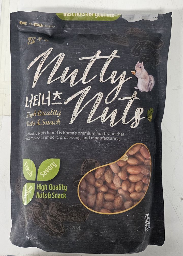 [서울=뉴시스] 식품의약품안전처는 경기도 오산시 소재 식품소분업체인 '우농'이 소분·판매한 '볶음땅콩(식품유형 : 땅콩 또는 견과류가공품'’에서 아플라톡신이 기준치보다 초과 검출되어 해당 제품을 판매 중단하고 회수 조치한다고 24일 밝혔다. (사진=식약처 제공) 2025.09.24. photo@newsis.com *재판매 및 DB 금지