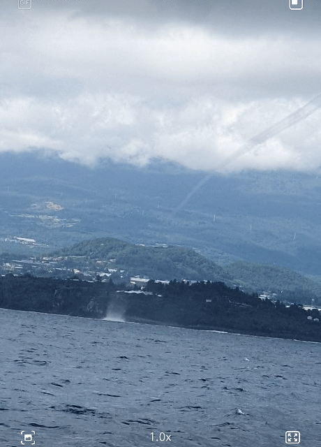[제주=뉴시스] 24일 오후 제주 서귀포시 하효동 해상에서 용오름 현상이 관측됐다. (사진=독자 제공) 2025.09.24. photo@newsis.com *재판매 및 DB 금지