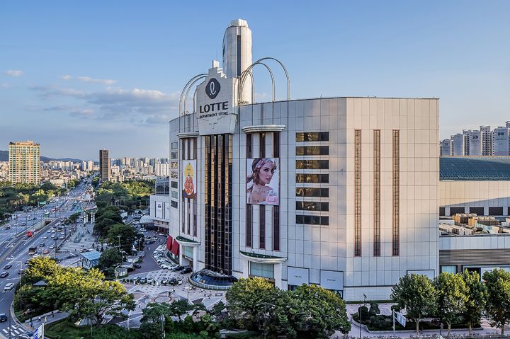 [서울=뉴시스] 롯데백화점이 잠실점 2층에 K패션 전문관인 '키네틱 그라운드(KINETIC GROUND)' 두 번째 매장을 오픈한다고 25일 밝혔다. (사진=롯데백화점 제공) *재판매 및 DB 금지