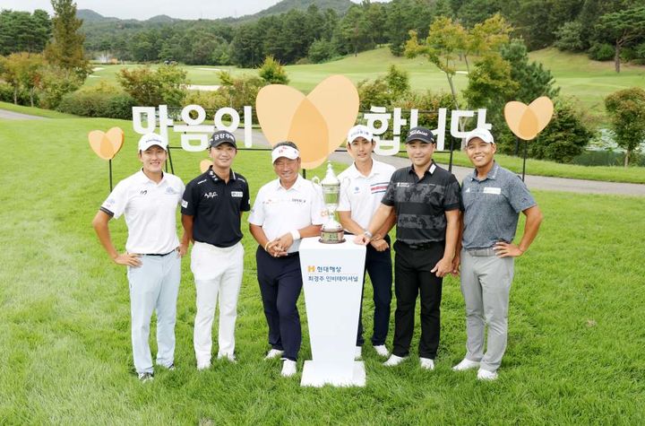 [서울=뉴시스] 김백준(왼쪽부터), 옥태훈, 최경주, 이수민, 이태훈, 문도엽이 24일 경기 여주에 있는 페럼클럽에서 열린 한국프로골프(KPGA) 투어 현대해상 최경주 인비테이셔널 포토콜에 참석해 포즈를 취하고 있다. (사진=KPGA 제공) 2025.09.24. *재판매 및 DB 금지