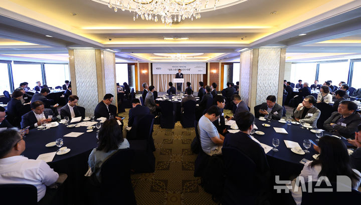 [서울=뉴시스] 최진석 기자 = 이세훈 금융감독원 수석부원장이 24일 서울 중구 롯데호텔서울에서 '원화 스테이블 코인의 미래'를 주제로 열린 제1회 뉴시스 가상자산 포럼에서 축사를 하고 있다. 2025.09.24. myjs@newsis.com