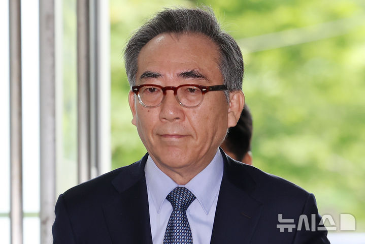 [서울=뉴시스] 조성우 기자 = 조태열 전 외교부 장관이 24일 오전 서울 서초구 순직 해병 특별검사팀 사무실에서 피의자 소환 조사를 받기 위해 출석하고 있다. 2025.09.24. xconfind@newsis.com