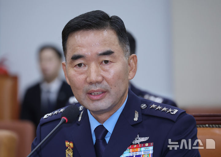 [서울=뉴시스] 김금보 기자 = 진영승 합동참모의장 후보자가 24일 오전 서울 여의도 국회에서 열린 국방위원회 전체회의 인사청문회에서 의원질의에 답하고 있다. 2025.09.24. kgb@newsis.com