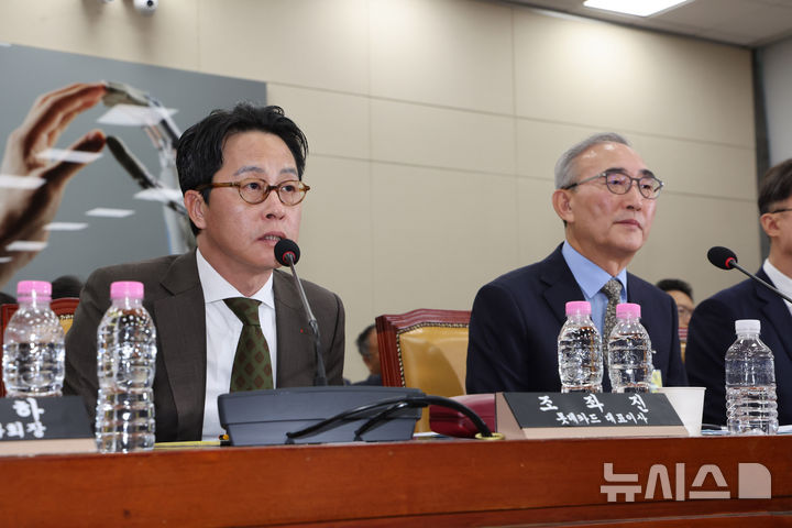 [서울=뉴시스] 김명년 기자 = 조좌진 롯데카드 대표가 지난달 24일 오전 서울 여의도 국회 과학기술정보방송통신위원회 전체회의에서 열린 대규모 해킹 사고(통신·금융) 관련 청문회에서 답변하고 있다. 2025.09.24. kmn@newsis.com