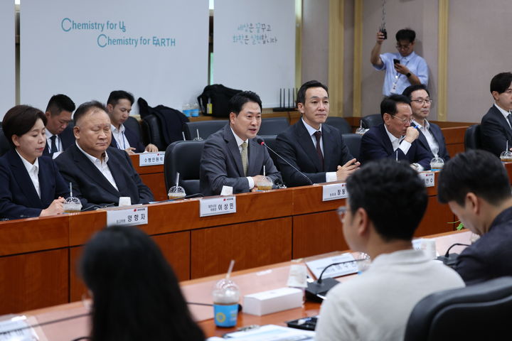 [대전=뉴시스] 고승민 기자 = 장동혁 국민의힘 대표가 24일 대전 한국화학연구원에서 열린 R&D 정책 간담회에서 인사말을 하고 있다. (사진=국민의힘 제공) 2025.09.24. photo@newsis.com *재판매 및 DB 금지