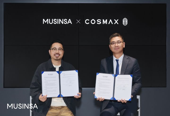 [서울=뉴시스] 무신사가 글로벌 화장품 ODM(연구·개발·생산) 기업 코스맥스와 손잡고 뷰티 사업 역량을 강화하고 차별화된 제품 개발을 추진하기 위한 전략적 협력에 나선다고 25일 밝혔다. (사진=무신사 제공) *재판매 및 DB 금지