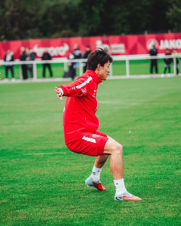 [서울=뉴시스]마인츠 이재성, 부상 털고 팀 훈련 복귀. (사진=마인츠 구단 소셜미디어 캡처) 2025.09.25. photo@newsis.com *재판매 및 DB 금지