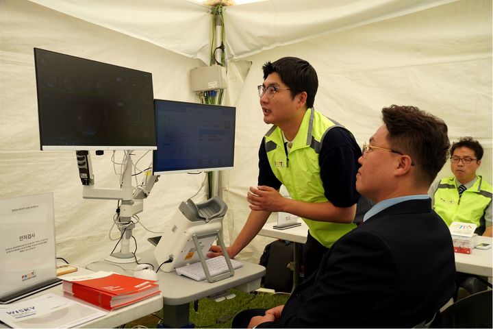 [서울=뉴시스] 25일 의료 AI 기업 아크(ARK)는 '국회 토론회'와 '2025 국회 입법박람회'에서 자사의 고혈압·당뇨 등 만성질환 합병증과 망막 3대 실명질환을 조기 발견하는 AI 진단 솔루션을 선보였다고 밝혔다. (사진=아크 제공) 2025.09.25. photo@newsis.com *재판매 및 DB 금지