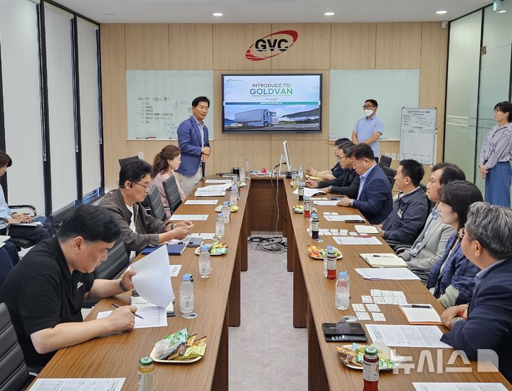 [전주=뉴시스] 전북TP, 선도기업 지역별 대표자 협의회 회의 모습. (사진= 전북TP 제공) *재판매 및 DB 금지