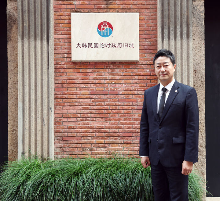 [수원=뉴시스] 김진경(더불어민주당·시흥3) 경기도의회 의장이 25일 중국 상하이 대한민국 임시정부 청사를 방문해 기념사진을 찍고 있다. (사진=경기도의회 제공) 2025.09.25. photo@newsis.com *재판매 및 DB 금지