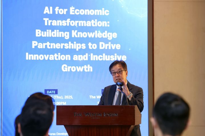 조동철 한국개발연구원(KDI) 원장이 25일 웨스틴 조선 서울에서 열린 2025 글로벌 포럼에서 개회사를 하고 있다.(사진 : KDI 제공) 2025.9.25.&nbsp; *재판매 및 DB 금지