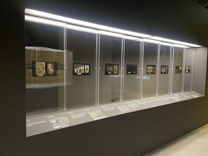 [사진=박현주 미술전문기자] 수원시립미술관에 나혜석 사진첩이 전시되어 있다. 2025.09.25. hyun@newsis.com *재판매 및 DB 금지