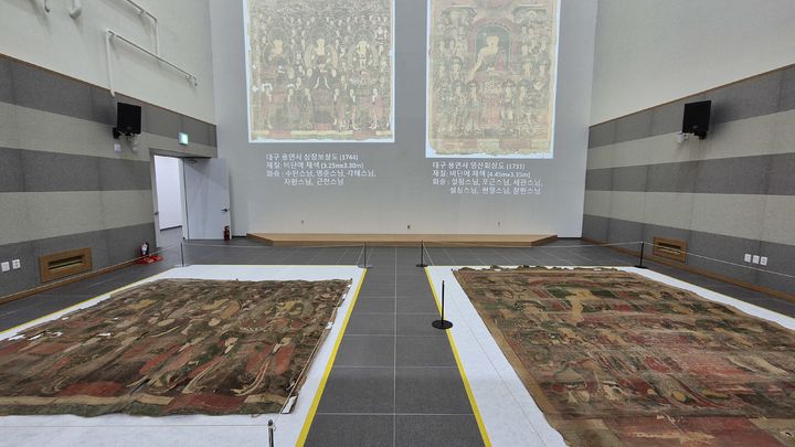 [서울=뉴시스] 전상우 수습기자=25일 '달성 용연사 불화 환수 언론 공개회'에서 공개된 삼장보살도와 영산회상도. 2025.09.25. photo@newsis.com *재판매 및 DB 금지