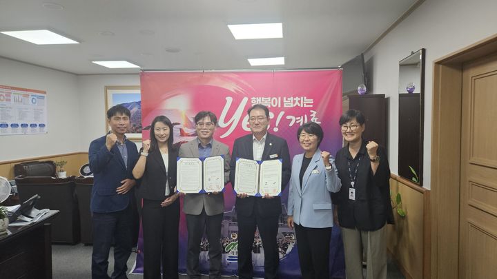 [계룡=뉴시스]LH 대전충남지역본부는 25일 충남 계룡시와 계룡시 소재 두마면 경로식당 신설을 위한 '지역사회 상생가치 실현 업무협약'을 체결했다. 2025. 09. 25 photo@newsis.com *재판매 및 DB 금지