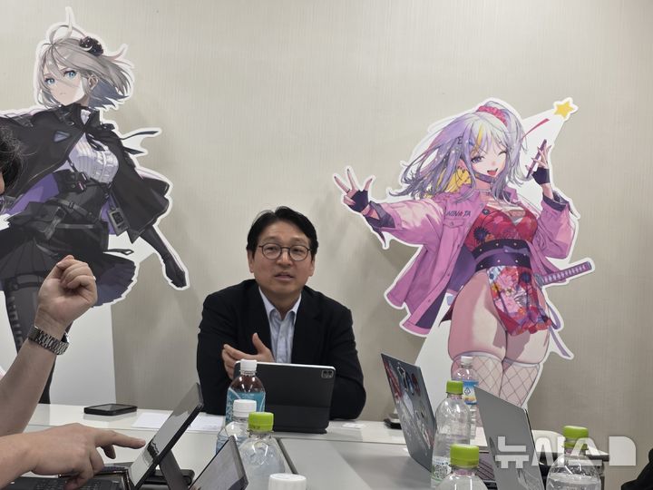 [도쿄(일본)=뉴시스]오동현 기자 = 스마일게이트 메가포트 부문 백영훈 대표가 25일 일본 지바현 마쿠하리 멧세에서 개막한 '도쿄게임쇼 2025' 현장에서 기자들과 만나 서브컬처 신작 '카오스 제로 나이트메어(카제나)'와 '미래시: 보이지 않는 미래'에 대한 소개와 일본 진출 전략을 밝혔다. odong85@newsis.com