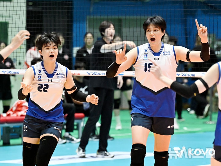 [서울=뉴시스]여자배구 현대건설 서지혜와 김희진. (사진=KOVO 제공)