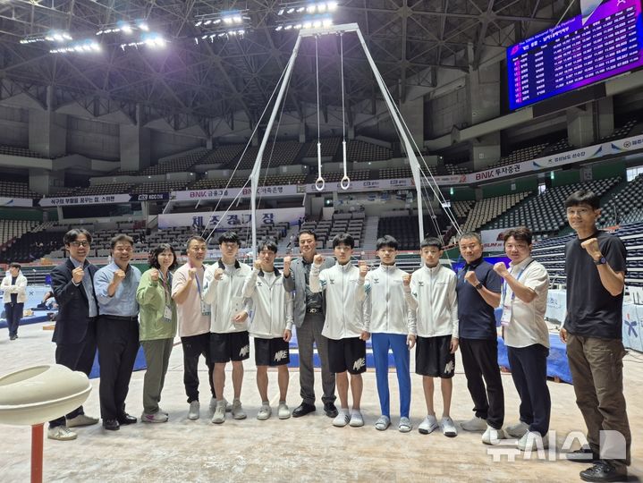 [전주=뉴시스]윤난슬 기자 = 전북체육고등학교 체조부가 제106회 전국체육대회 체조 고등부 단체종합 부문에서 은메달을 획득했다. (사진=전북교육청 제공) photo@newsis.com 