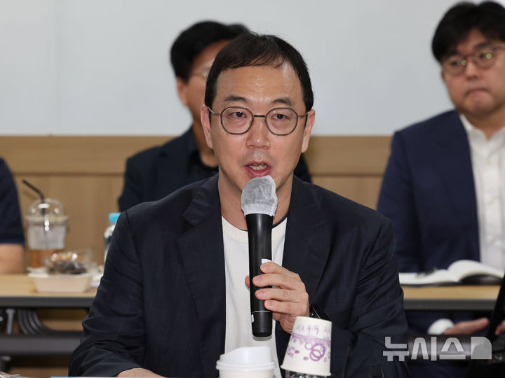 [서울=뉴시스] 배훈식 기자 = 송병준 벤처기업협회장이 지난해 9월 25일 오전 서울 구로구 벤처기업협회에서 열린 기술탈취 관련 현장 간담회에서 발언하고 있다. 2026.02.24. dahora83@newsis.com