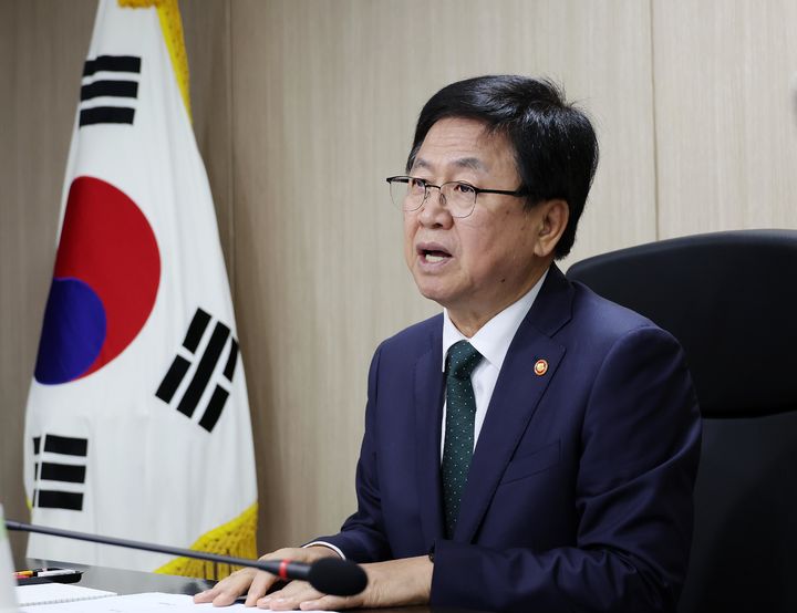 [서울=뉴시스] 최교진 부총리 겸 교육부 장관이 지난 25일 서울 영등포구 한국교육시설안전원에서 열린 '2025년 제6차 시도부교육감 회의'에서 발언하는 모습. (사진=교육부 제공) 2025.09.25. photo@newsis.com *재판매 및 DB 금지