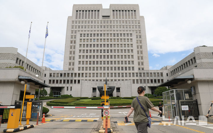 [서울=뉴시스] 홍효식 기자 = 지난달 25일 대법원 청사의 모습이 보이고 있다. 2025.10.07. yesphoto@newsis.com