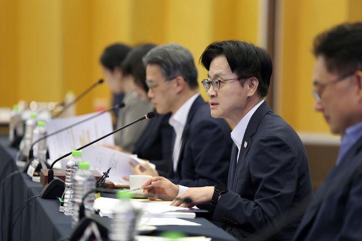 [서울=뉴시스] 김정관 산업통상자원부 장관이 25일 서울 중구 대한상공회의소에서 열린 '제3차 산업융합 규제특례 심의위원회'에서 발언하고 있다. (사진=산업통상자원부 제공) 2025.09.25. photo@newsis.com *재판매 및 DB 금지