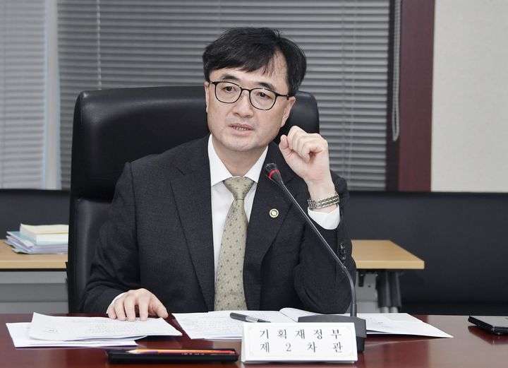 [서울=뉴시스] 임기근 기획재정부 차관이 25일 서울 종로구 한국무역보험공사에서 '재정구조 혁신 전담반 출범 회의'를 주재하고 있다. (사진=기획재정부 제공) 2025.09.25. photo@newsis.com *재판매 및 DB 금지