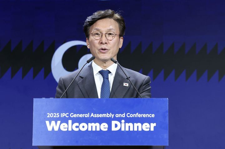 [서울=뉴시스] 김명원 기자 = 김민석 국무총리가 25일 서울 강남구 웨스틴서울파르나스에서 열린 서울IPC총회 환영만찬에 참석해 축사를 하고 있다. (사진=총리실 제공) 2025.09.26. photo@newsis.com *재판매 및 DB 금지