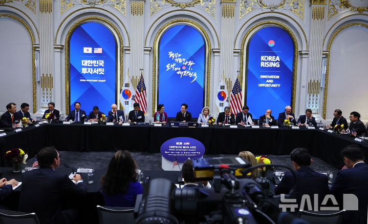 [뉴욕=뉴시스] 최동준 기자 = 이재명 대통령이 25일(현지 시간) 미국 뉴욕 증권거래소에서 열린 대한민국 투자 써밋에서 발언하고 있다. 2025.09.25. photocdj@newsis.com