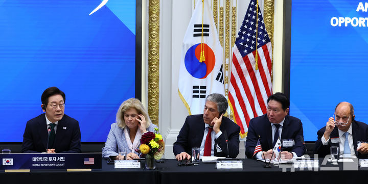 [뉴욕=뉴시스] 최동준 기자 = 이재명 대통령이 25일(현지 시간) 미국 뉴욕 증권거래소에서 열린 대한민국 투자 써밋에서 발언하고 있다. 2025.09.25. photocdj@newsis.com